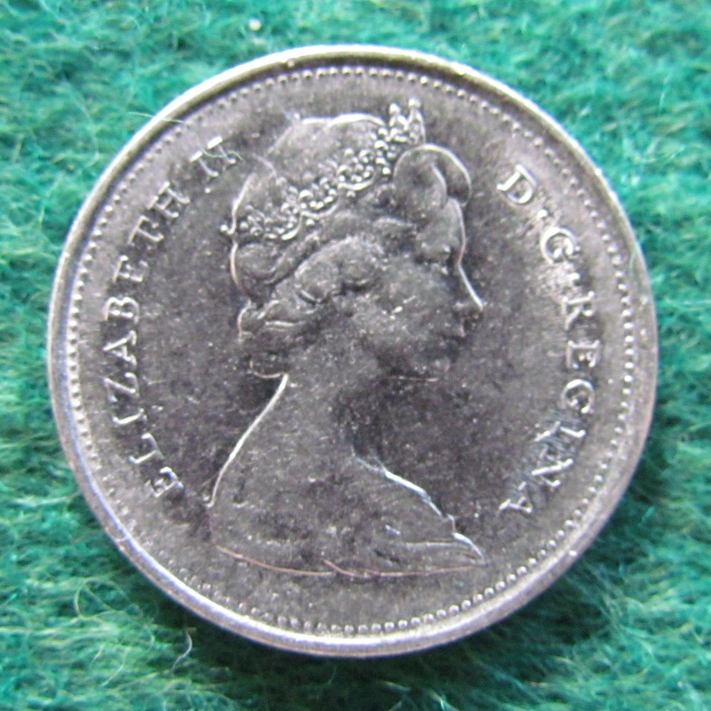 Canada 1968 25 Cent Queen Elizabeth II Coin - Circulated