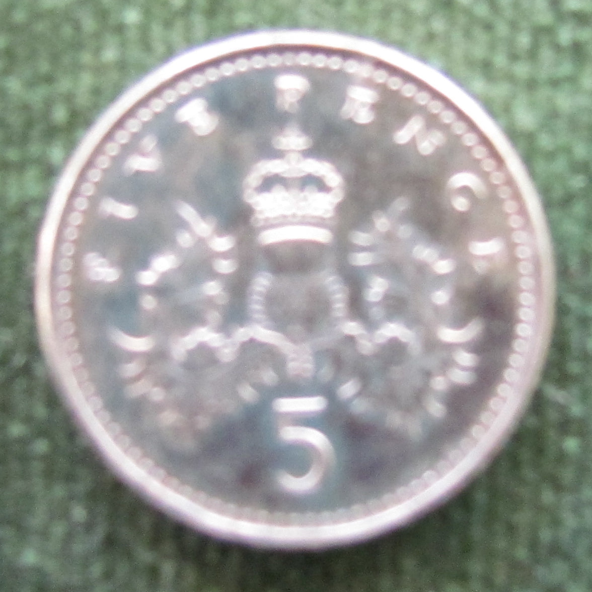 GB British UK English 2000 5 New Pence Queen Elizabeth II Coin