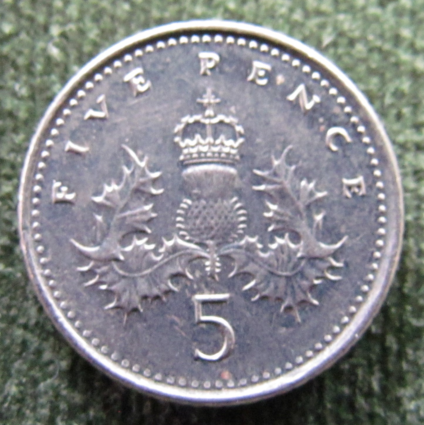 GB British UK English 2001 5 New Pence Queen Elizabeth II Coin