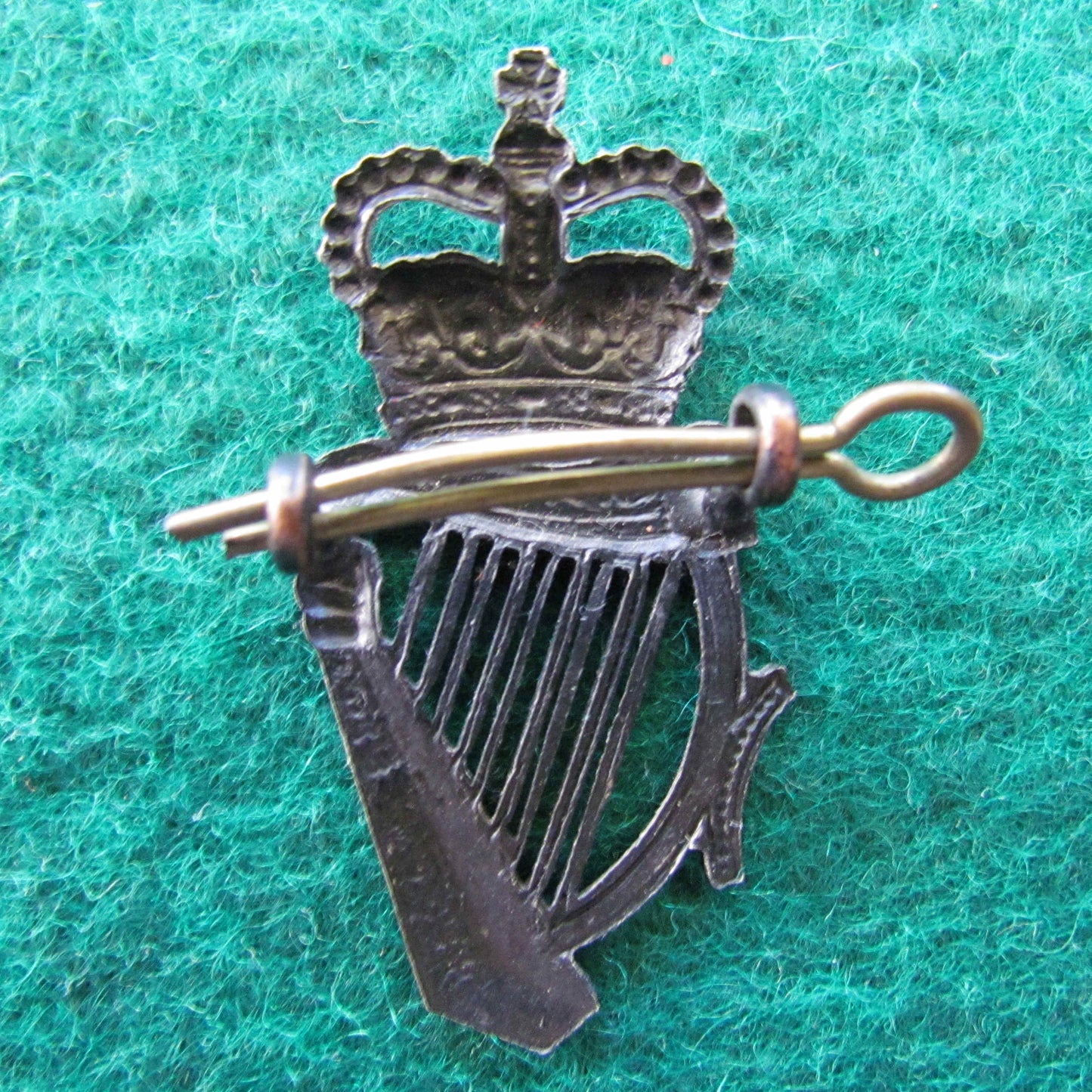 Irish National Police Hat Badge