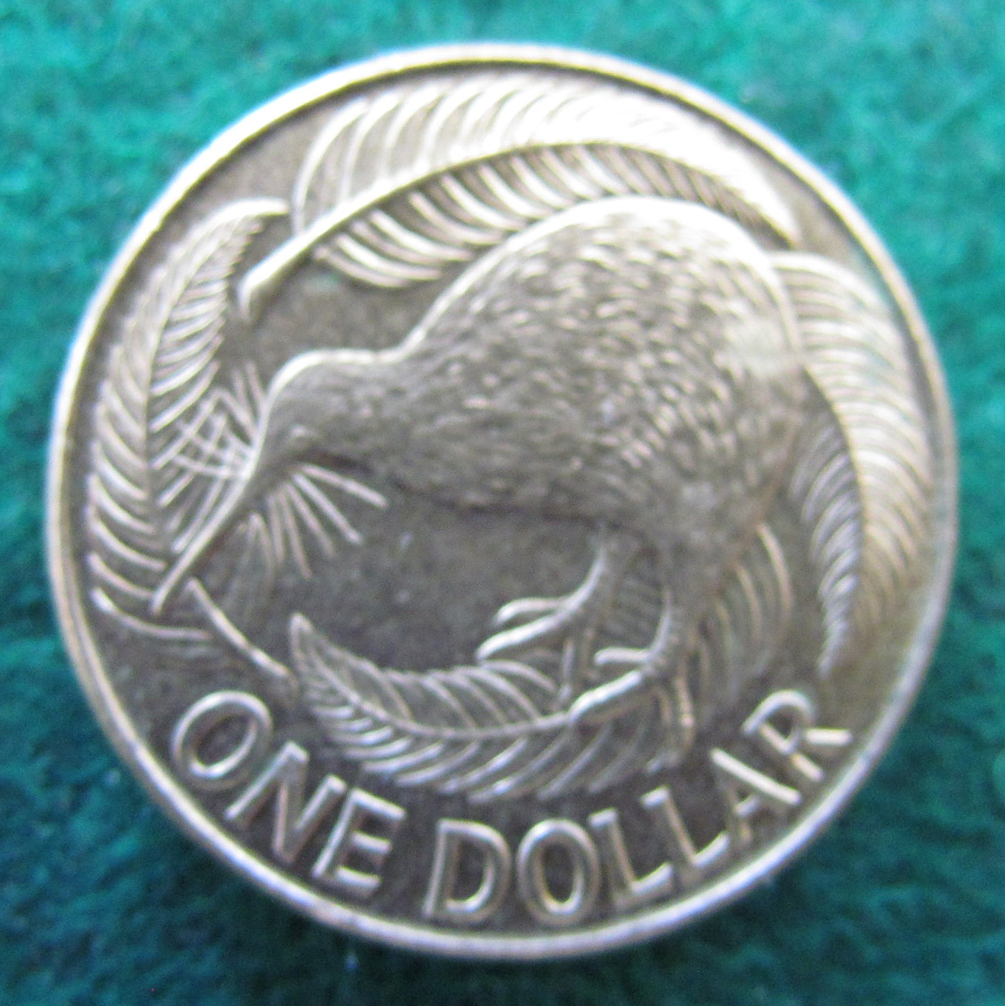 New Zealand 1990 One Dollar Queen Elizabeth Coin