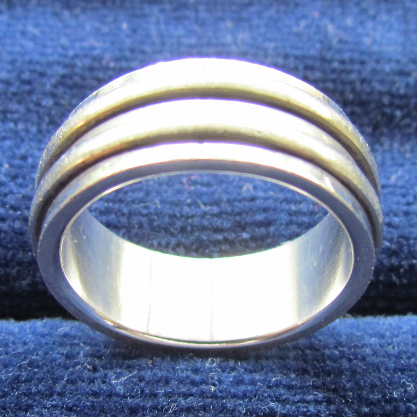 Innersoul 8 Ring With Outer Floating Bands 6.30grams