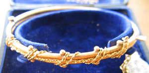 18ct yellow gold gate bracelet double loop and bead decoration pre 1890 hallmark unreadable. (Stewart Dawson & Co. box for display only)