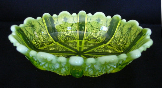 Yellow / green citrine / Citroen / uranium glass bowl with pearline highlights