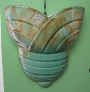 Diana ribbon style overlapping wall pocket / wall vase